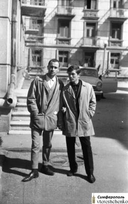 Прикрепленное изображение: У гостиницы Украина.jpg